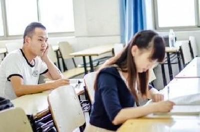 大学生“暗恋”调查：超8成有过暗恋，近半数不愿意表白