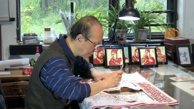 雕花剪纸见真功，一把刻刀还原“三国故事”