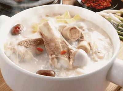 你爱喝奶白色的浓汤吗？那可要小心了……