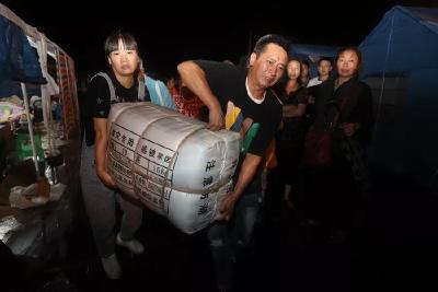 四川长宁地震救援目击：“救人是第一位的”