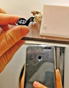 细思极恐！深圳一优衣库试衣间现针孔摄像头