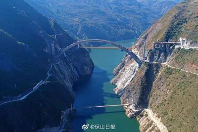 11年，“中国最难隧道”平行导洞贯通了！