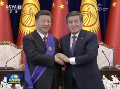 习近平被授予“玛纳斯”一级勋章