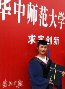 陪女儿考研自己却先考上，55岁“声乐学霸妈妈”毕业了