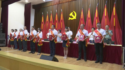 荆州市隆重举行纪念建党98周年暨“七一”表彰大会  