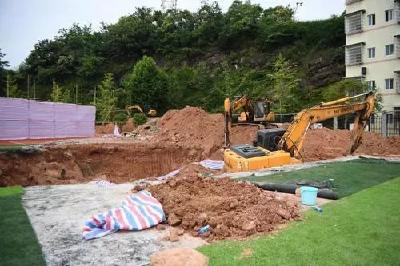 记者实地踏访校园“操场埋尸”案现场