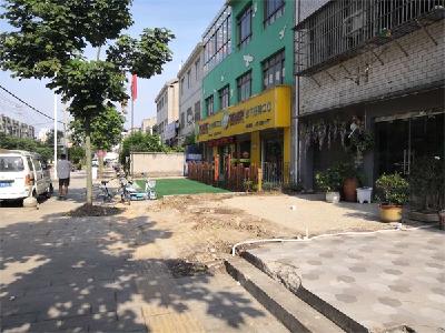 荆州区凤凰路御河路段开展“拆违治乱” 还路于民