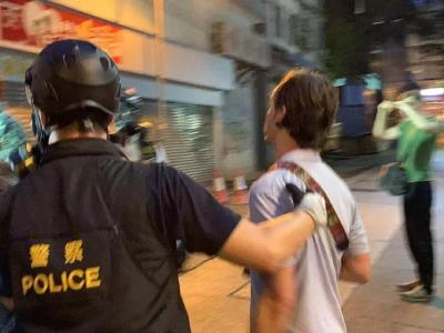 暴徒武力再升级！香港警方拘捕49人
