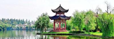 【每日一景】雨后放晴，三国公园景美如画