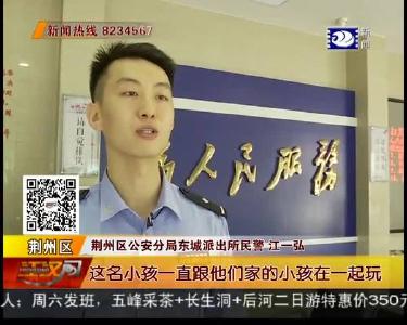 两岁小孩独自玩滑车 家人去哪儿了？