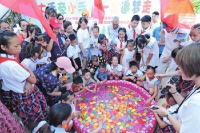 沙市区凤台坊社区：为留守儿童搭建联谊平台 
