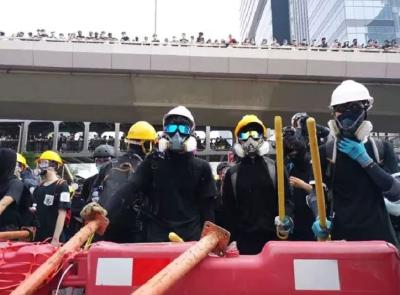 堵路纵火、毁智慧灯柱……香港警方拘捕29人