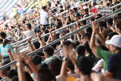 香港警察，雄起！这一幕，燃爆了！