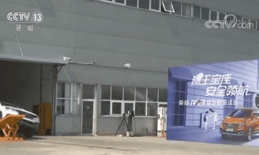 国内首次公开安全座椅螺旋翻滚测试：可为儿童提供足够束缚