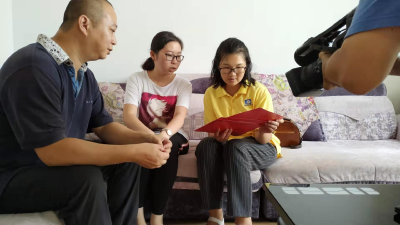 “发条”女孩考上厦门大学，学费却没着落....