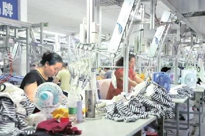 荆州红叶针织迎来生产高峰 所有生产线高速运转 