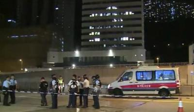 丧心病狂！一名香港警务人员被砍伤