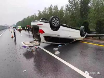 高速上“两车相撞”一车凭空消失，咋回事？ 