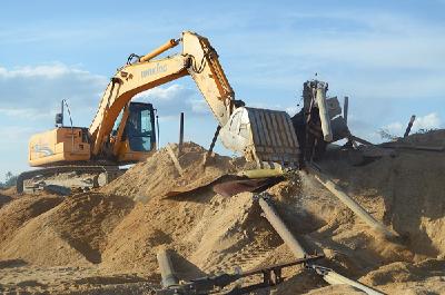 公安机关半年查办34起长江流域非法采砂涉黑案