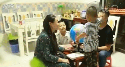 十来年了，这家人终于可以好好吃顿团圆饭了