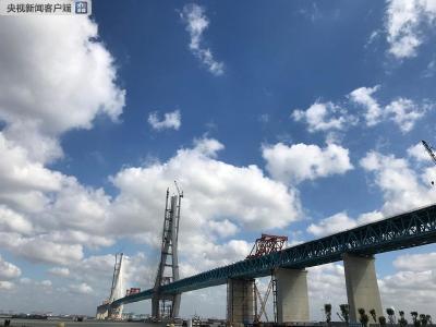 世界首座主跨超千米的公铁两用斜拉桥沪通长江大桥全桥合龙