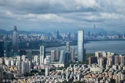 受够了！香港市民躲去深圳透口气