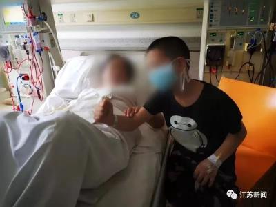 单亲妈妈每周血透3次，4年了，幸好有他俩……视频看哭！