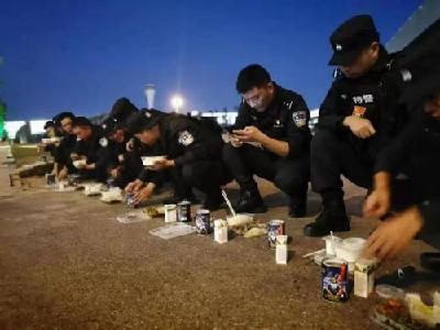 创意+科技——荆州人将18万罐热腾腾鱼汤送到军运会