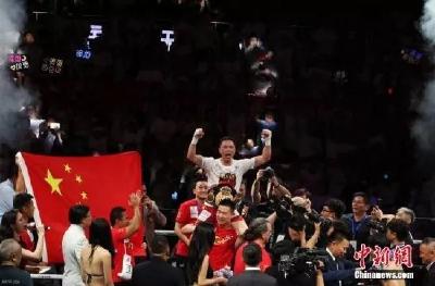 拳王徐灿美国客场卫冕成功！金腰带依然是中国的！
