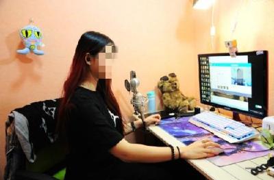 他竟然贪污1300万打赏女主播，好大的手笔！