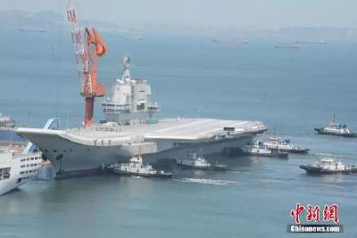 中国第二艘航母通过台湾海峡 赴南海开展训练