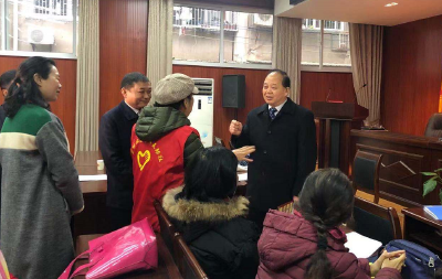 省委宣讲团走访荆东社区 宣讲十九届四中全会精神