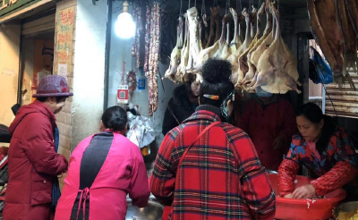 受肉价影响 今年冬季荆州香肠生意有点“冷”