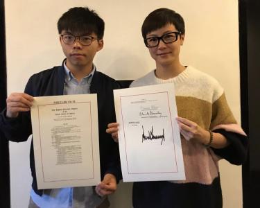 他俩炫耀美国发的“卖港证明”，港媒斥：汉奸证书！