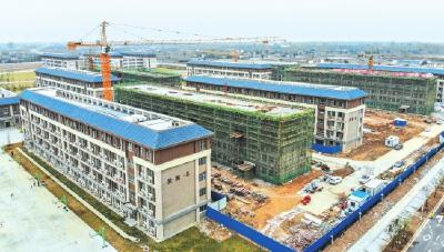 长大工程技术学院新校区加速建设 部分建筑封顶
