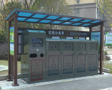 荆州开发区试点垃圾分类 新型智能垃圾桶亮相小区