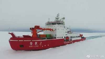 “雪龙2”号首次回收和布放南极考察潜标