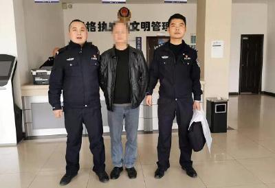 老赖拖欠工资 江陵警方为群众追回近3万元欠薪