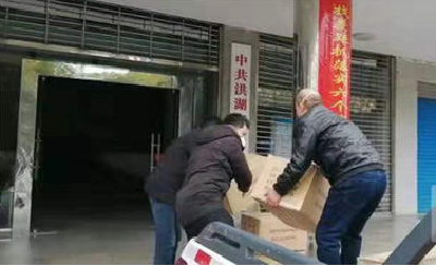 湖北好人严义军积极为家乡募集医疗物资，4.5万件医疗口罩已抵达洪湖