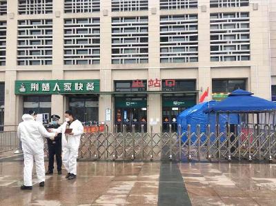 荆州火车站到站列车有30多趟 仅限1-2名医务者进站 