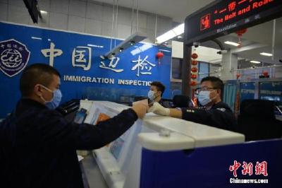民航局：1107名滞留海外中国公民包机回国 