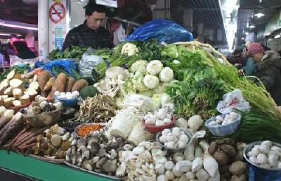 荆州：批发市场蔬菜量足价稳
