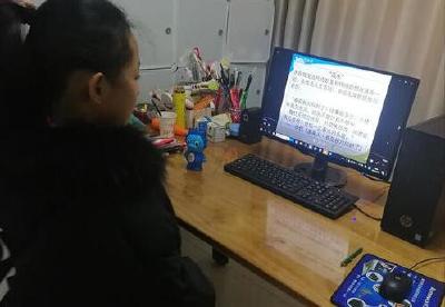 停课不停教 荆州中小学生用网络上好开学第一课 