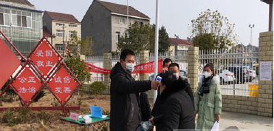 荆州职业技术学院：170名党员学生拉紧乡村抗疫防线