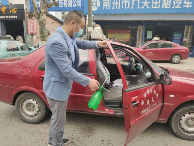 荆州出租车恢复运营 每日消杀确保乘客安全