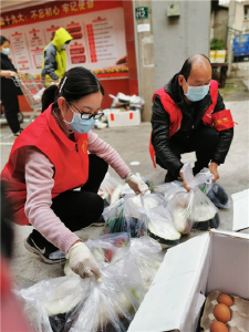 市长热线接到一个暖心来电 八旬老姨妈要给志愿者送菜表谢意 