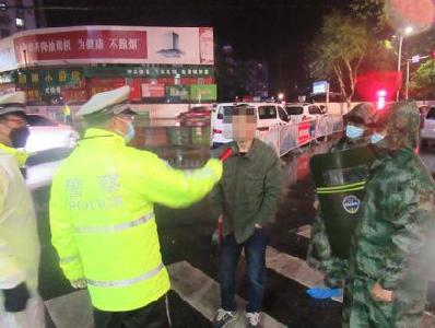 警民联防集中整治交通违法 荆州两名酒司机被查