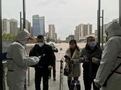 今天，荆州火车站开往武汉的列车恢复发车