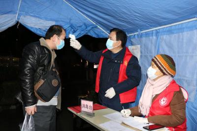 她携家战疫  传承硬核好家风