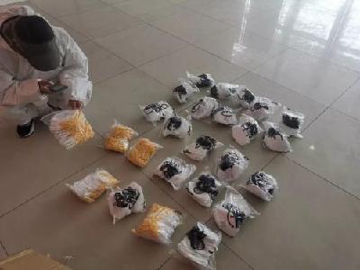 进价5元卖20元 这两人非法倒卖1.6万只口罩被拘 